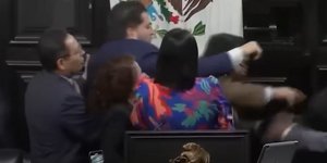 Γερουσιαστές στο Μεξικό ήρθαν στα χέρια /Φωτογραφία: YouTube