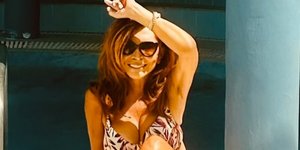 Η Μιμή Ντενίση με μπικίνι