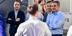 PM Mitsotakis visits ICEYE facilities