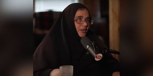 Η μοναχή Αγάπη Stefanopoulos στον Tucker Carlson: Η συζήτηση που άναψε φωτιές