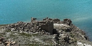 Το χωριό Κάλλιο στη λίμνη Μόρνου