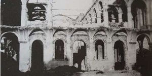 Ο Ναός της Παναγιάς της Μοσχονησιώτισσας ερειπωμένος στις αρχές τις δεκαετίας του 1950. Αρχείο Στρατή Μπαλάσκα