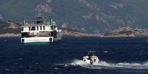 Το φέρι μποτ «ΠΑΝΑΓΙΑ ΠΑΡΑΒΟΥΝΙΩΤΙΣΣΑ» που προσάραξε σε αβαθή στα Νέα Στύρα