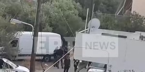 Βίντεο ντοκουμέντο από την επιχείρηση της ΕΛΑΣ στο σπίτι του απόστρατου της Πολεμικής Αεροπορίας
