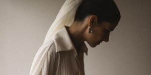 Πώς ένα απλό πουκάμισο έγινε νυφικό -Η Ισπανίδα νύφη που έκλεψε τις εντυπώσεις με την δική της νότα