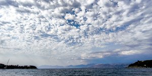 ουρανός με σύννεφα