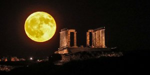 Η αυγουστιάτικη πανσέληνος στο Σούνιο