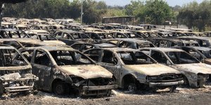Ολοσχερής καταστροφή 550 οχημάτων που φυλάσσονταν στο Τελωνείο Πατρών