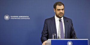 Ο Παύλος Μαρινάκης στην ενημέρωση των ΜΜΕ