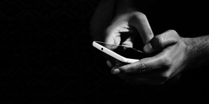 Τα κινητά μας έχουν καταντήσει μια μικροσκοπική συσκευή εντοπισμού, που καταγράφει σχεδόν κάθε μας κίνηση με ακρίβεια / PEXELS