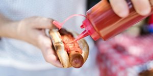 Η κέτσαπ, σήμερα ένα από τα πιο αναγνωρίσιμα και δημοφιλή καρυκεύματα στις κουζίνες των Ηνωμένων Πολιτειών και του κόσμου, έχει μια ιστορία τόσο πλούσια όσο και απροσδόκητη / PEXELS