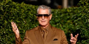 Ο Πιρς Μπρόσναν σε δημόσια εμφάνιση μαζί με την 26χρονη εγγονή του, Ιζαμπέλα