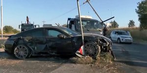 Η Porsche που χτύπησε άλλο ΙΧ στη Θεσσαλονίκη