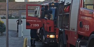 Καρέ από τις πυροσβεστικές δυνάμεις που έσπευσαν στο σημείο