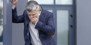 Ένας άνδρας στις Ηνωμένες Πολιτείες βρέθηκε στο νοσοκομείο σε σοβαρή κατάσταση μετά από αυτοδηλητηρίαση, μια υπόθεση που εγείρει ανησυχίες για τη χρήση εργαλείων ΑΙ / SHUTTERSTOCK