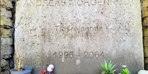 «Andreas Morgenrødt, Tidsrejsende (Χρονοταξιδιώτης), 1996–2064». Τι συμβαίνει εδώ; / WIKIPEDIA