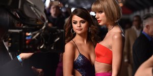 Σελένα Γκόμες και Τέιλορ Σουίφτ