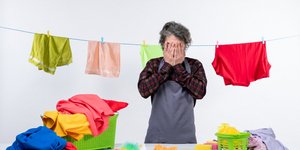 Κατανοώντας πώς φτιάχνονται τα υφάσματα, μπορούμε όχι μόνο να αποφύγουμε τις ζημιές, αλλά και να «σώσουμε» ρούχα που έχουν ήδη μικρύνει / SHUTTERSTOCK