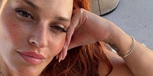 Χωρίς φίλτρα και ρετούς: Η Σίσσυ Χρηστίδου με μαύρο μπικίνι στα Κύθηρα