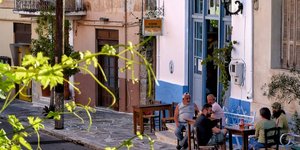 καφενείο χωριό άνδρες τραπέζια καφές δρόμος