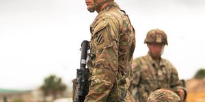 Στρατιώτης σε στρατιωτική βάση των ΗΠΑ