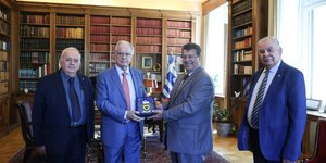 Συνάντηση του ΠτΔ με απόστρατους αξιωματικούς