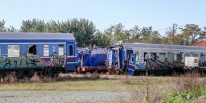 Τα βαγόνια από τη σύγκρουση των τρένων στα Τέμπη