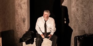 Ο Βλαδίμηρος Κυριακίδης στην παράσταση «Ο θάνατος του εμποράκου»