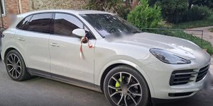 Ένα από τα πολυτελή αυτοκίνητα που κατασχέθηκαν
