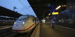 Το τρένο είναι στις περισσότερες περιπτώσεις ακριβότερο από το αεροπλάνο για τα ευρωπαϊκά ταξίδια, σύμφωνα με την Greenpeace	