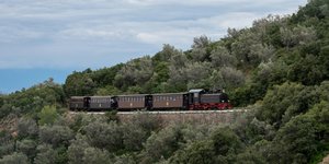 Το τρενάκι του Πηλίου που κάνει τη διαδρομή Μηλιές - Άνω Λεχόνια