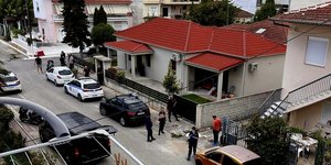 Το σπίτι όπου βρέθηκαν νεκροί η μητέρα και ο γιος στα Τρίκαλα