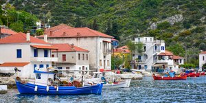 Πράσινο, θάλασσα και σιωπή -Το νησάκι της Μαγνησίας που μοιάζει να ξεπήδησε από πίνακα των Άλπεων