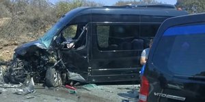 Μετωπική σύγκρουση δύο μίνι βαν στον ΒΟΑΚ