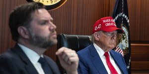 Ο πρόεδρος των ΗΠΑ, Ντόναλντ Τραμπ και ο αντιπρόεδρος Τζέι Ντι Βανς