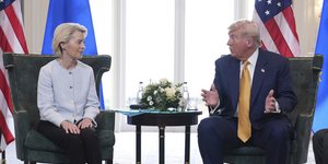 Ούρσουλα φον ντερ Λάιεν και Ντόναλντ Τραμπ σε συνάντηση στη Σκωτία