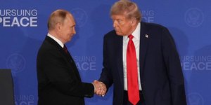 Ο Βλαντιμίρ Πούτιν με τον Ντόναλντ Τραμπ