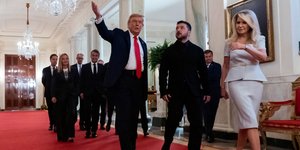 Διπλωματική κινητικότητα για το Ουκρανικό: Τα ερωτηματικά μετά τη συνάντηση του Τραμπ με Ζελένσκι και Ευρωπαίους ηγέτες