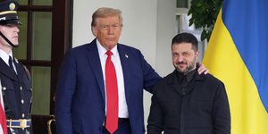 Ο εναγκαλισμός του Τραμπ στον Ζελένσκι