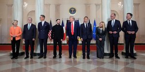 Ο Τραμπ με τον Ζελένσκι και ηγέτες της ΕΕ καθώς και τον επικεφαλής του ΝΑΤΟ στον Λευκό Οίκο