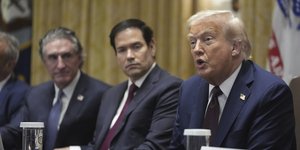 Ο Ντόναλντ Τραμπ στο υπουργικό συμβούλιο των ΗΠΑ