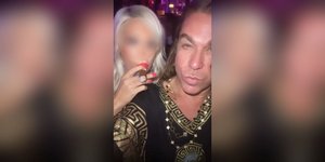 Ο Τρύφωνας Σαμάρας με την ιδιοκτήτρια της Porsche