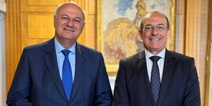 Ο Κώστας Τσιάρας με τον Ιταλό πρέσβη, Πάολο Κούκουλι