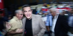 Αλέξης Τσίπρας πισω φλου