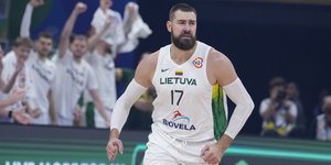 Ο Γιόνας Βαλαντσιούνας στην Λιθουανία