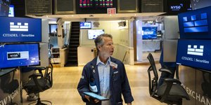 Wall Street, χρηματιστής