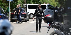Woman Fatally Stabbed in Athens Suburb; Man Arrested at Scene