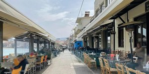 Μεθυσμένη οδηγός παρέσυρε τραπέζια σε πεζόδρομο στα Χανιά 