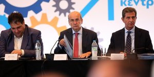 Ο αντιπρόεδρος της κυβέρνησης Κ. Χατζηδάκης με τον Θ. Λιβάνιο και τον Κ. Γκιουλέ