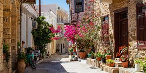 Στα γραφικά μαστιχοχώρα της Χίου